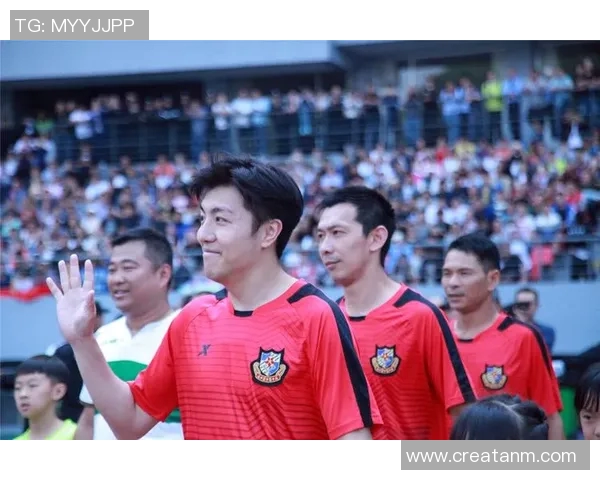 足球明星印花白T恤时尚潮流搭配指南让你轻松展现个性魅力 足球明星印花白T恤时尚潮流搭配指南让你轻松展现个性魅力